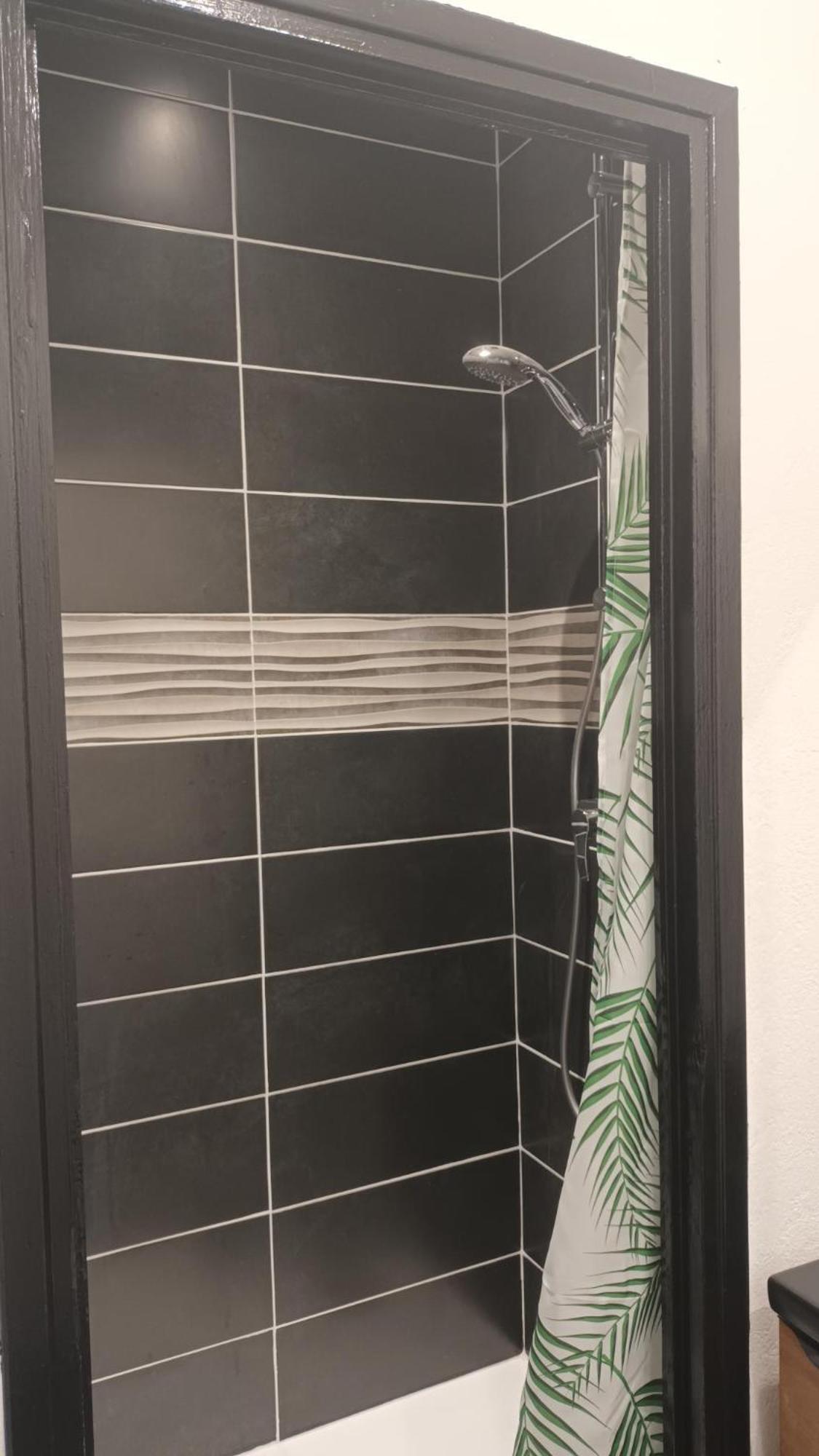 Appartement T1 Proche De Vulcania Pontaumur Bagian luar foto